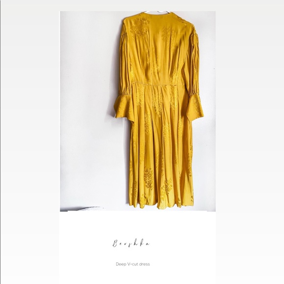 COPY - Bershka | Yellow Deep V-cut Dress - Picture 2 of 6